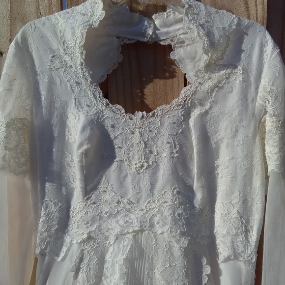 Vintage Off-White Wedding Dress - Picture 3 of 14